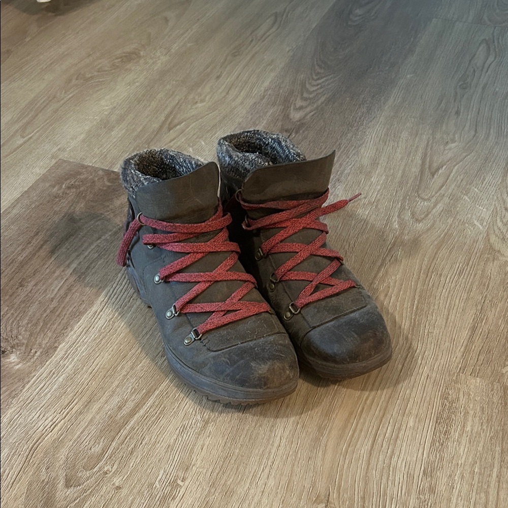 Merrill Hiking Boots